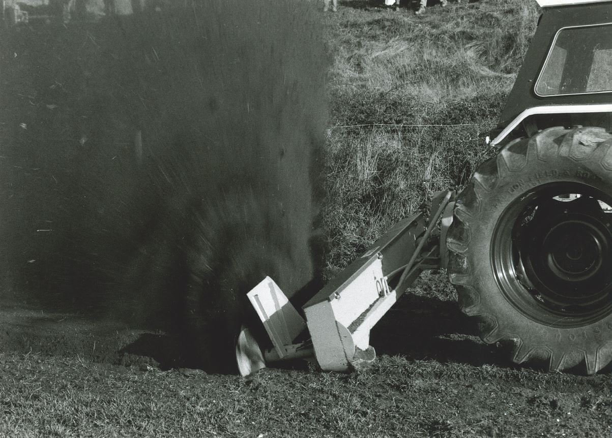 Vogal drain digger in action