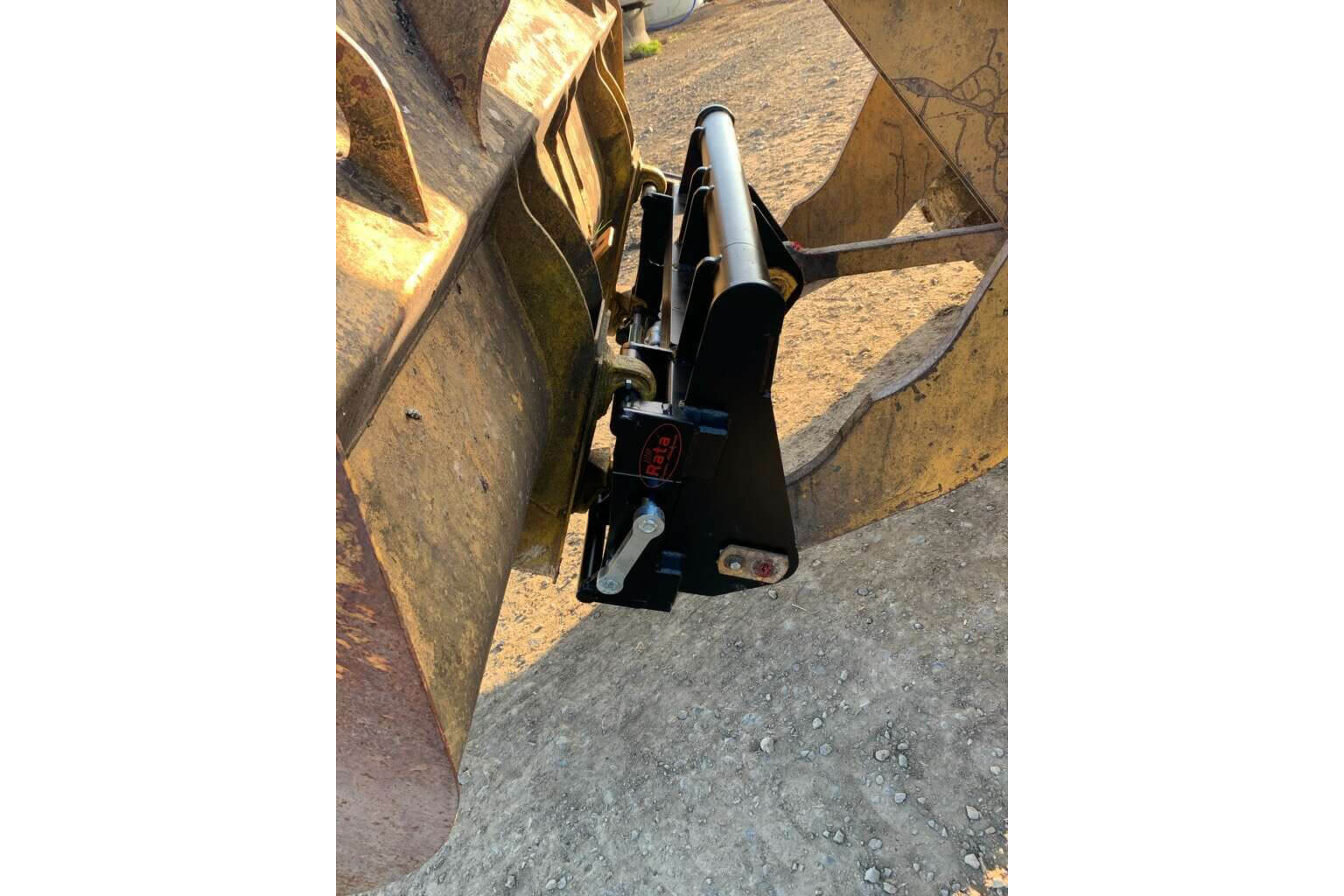 Komatsu WA100 to Euro Attachments 3to2