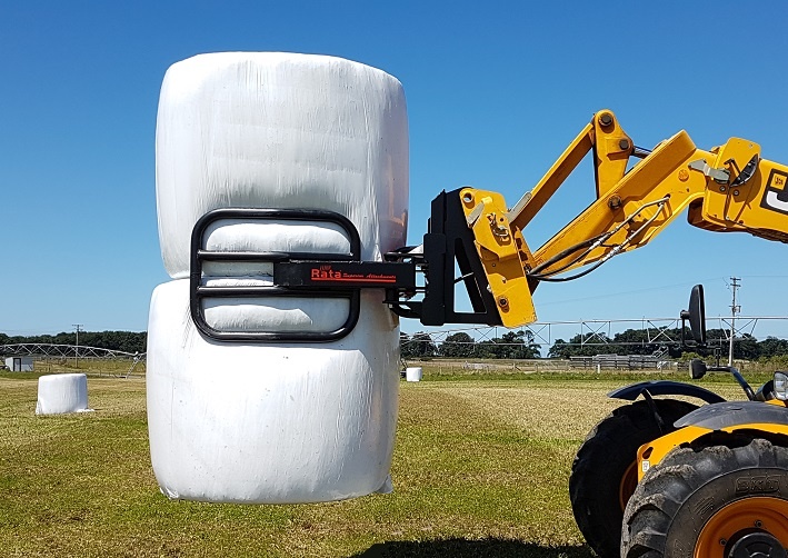 Rata softhands bale clamp for handling wrapped silage bales