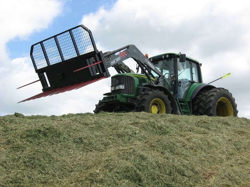 Rata Push off silage fork on top of the silage stack