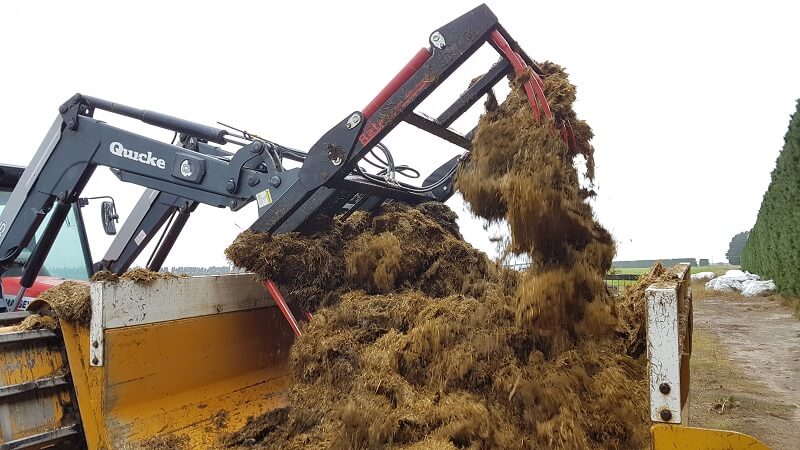 Rata Silage Grab unloading grass silage into feed out wagon