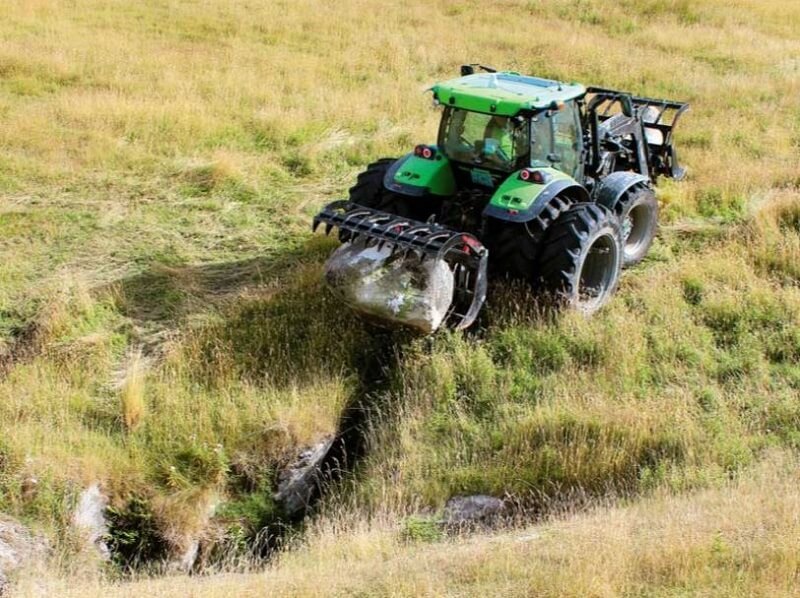 Versatile Grapple on Deutz 3 point linkage