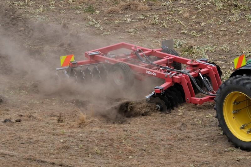 Rata Offset Disc Cultivator breaking in tough ground (2)