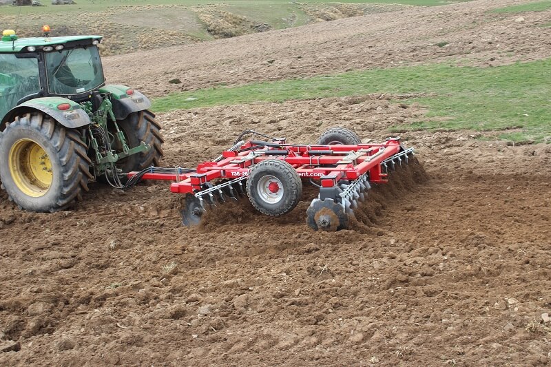 Rata Tandem Discs behind John Deere Tractor