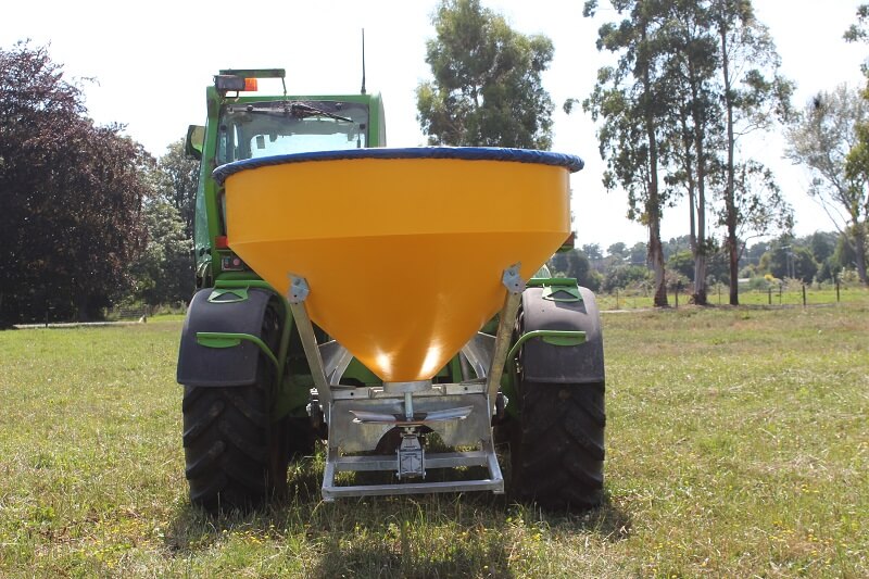 Vogal 3 point linkage fertiliser spreader