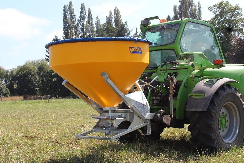 TPL750 fertiliser spreader