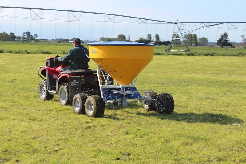 Vogal TT750 fertiliser spreader
