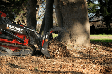 Power Claw grapple attachment mulch spreading