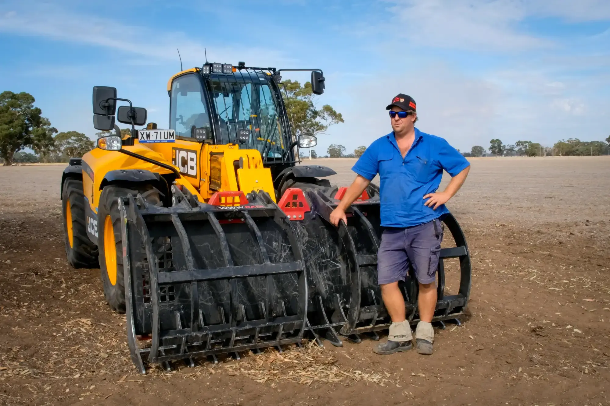 Split Top Power Claw on JCB