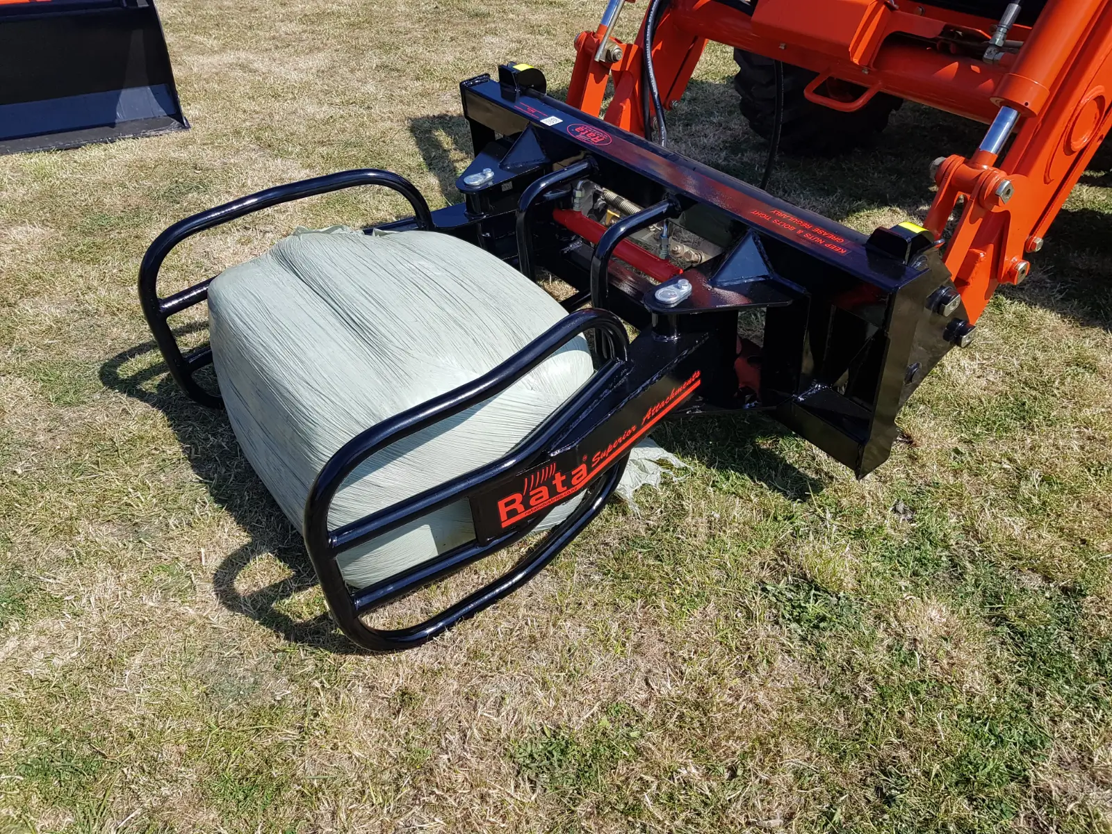 Rata Compact Bale Clame (1600pix)