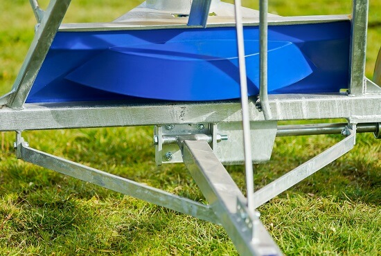 Adjustable draw bar on Vogal spreader